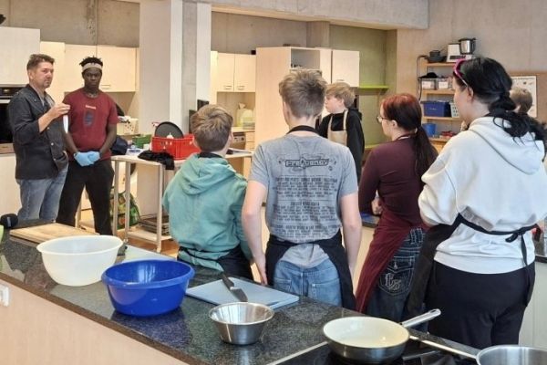 Lernen bei den Profis: 18 Schüler:innen nahmen an Koch-Event teil